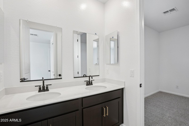 25-web-or-mls-W Brown St-S1810-025