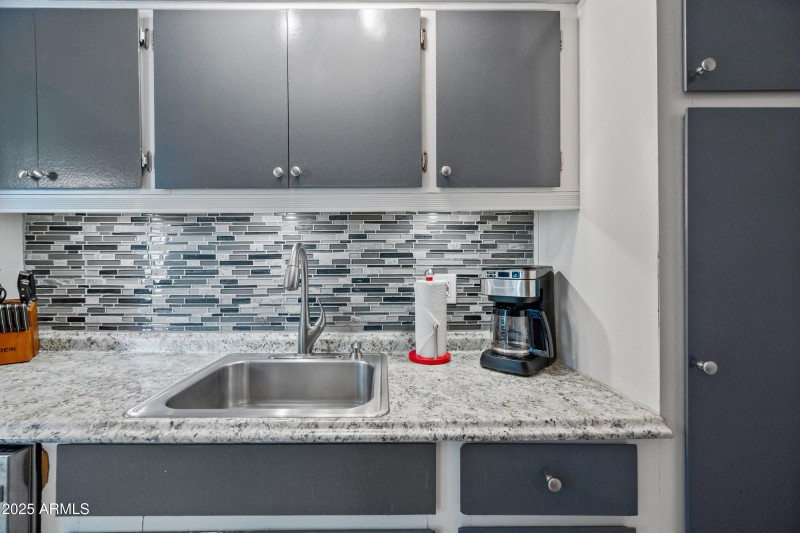 15-7625ECR215B-ocupix-