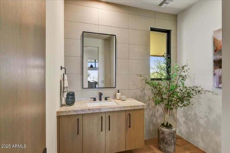 07-Powder Room