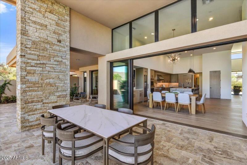 33-Outdoor Dining