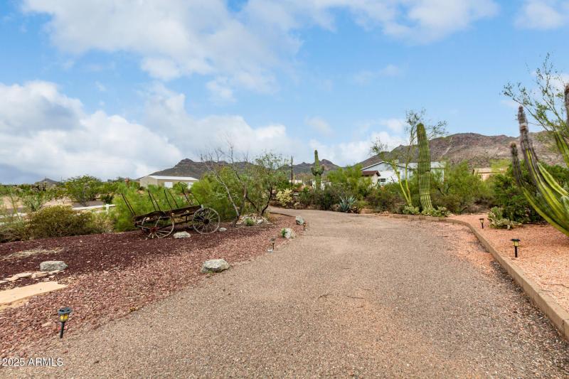 CIRCULAR DRIVEWAY