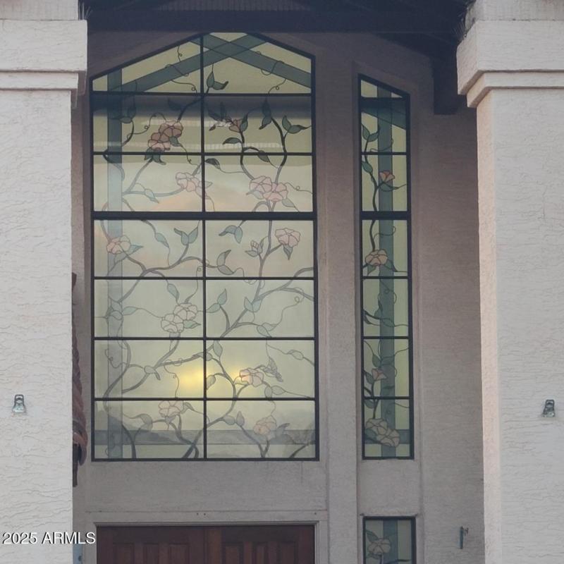 1204 E Glencove stained glsss outside