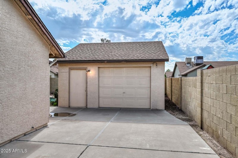 Detached Garage-Workshop