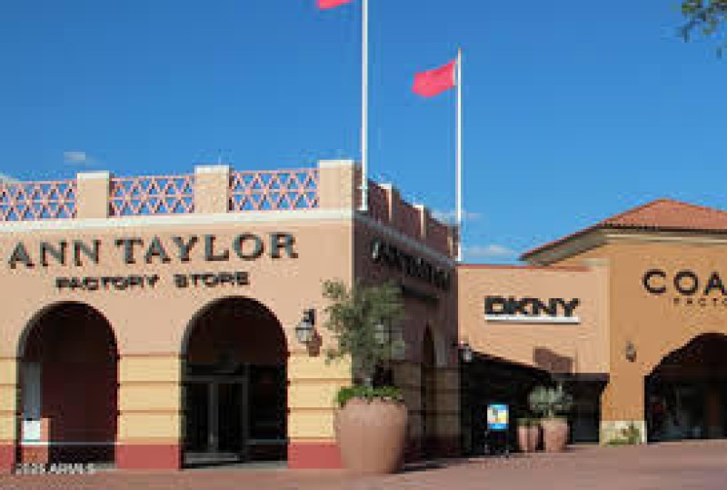 High end outlet mall