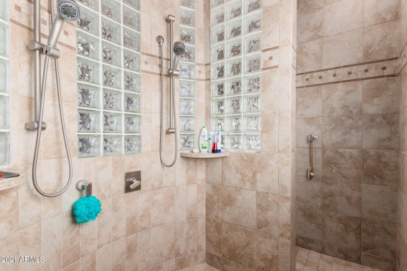 WALK-IN SHOWER