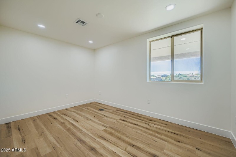 15731 Sycamore Dr - Web Quality - 024 -