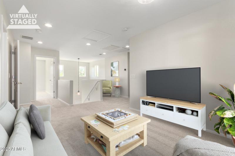 Upstairs Loft/Bedroom