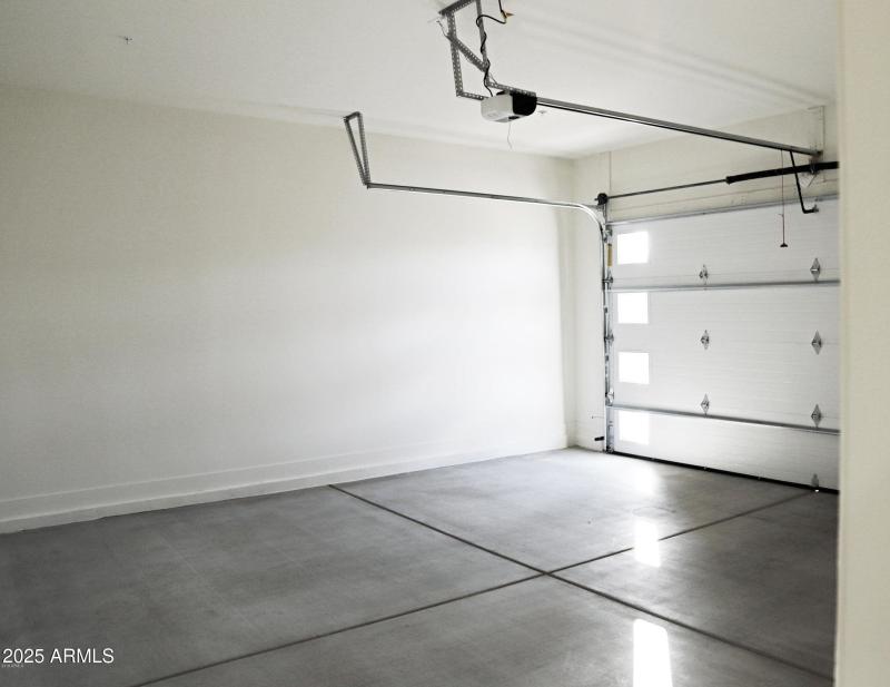 6806 E Lyra Dr Garage