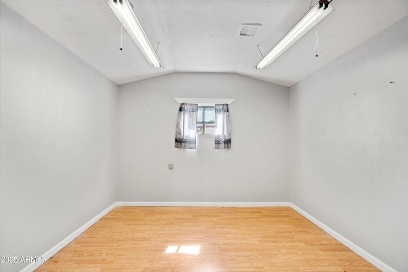 29-Storage Unit with AC