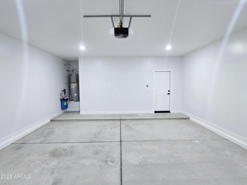 Garage w. Water Filtration System