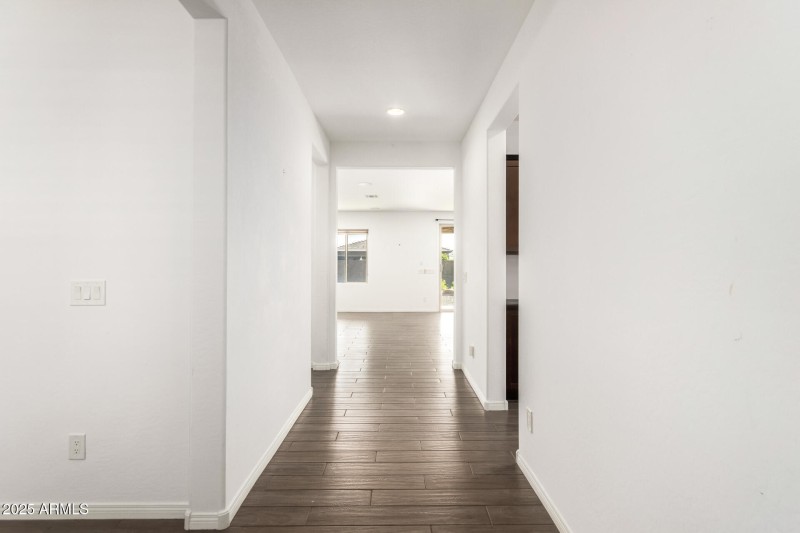 17987 W Redwood_Entry