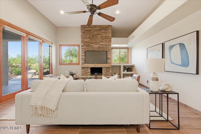 075-6218_E_Morning_Vista_Staged_78