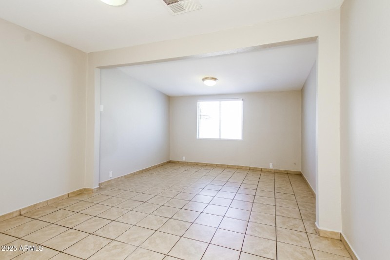 010-photo-main-bedroom-14773686