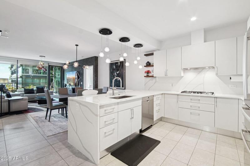 25-web-or-mls-E Kierland Blvd-L2310r-009