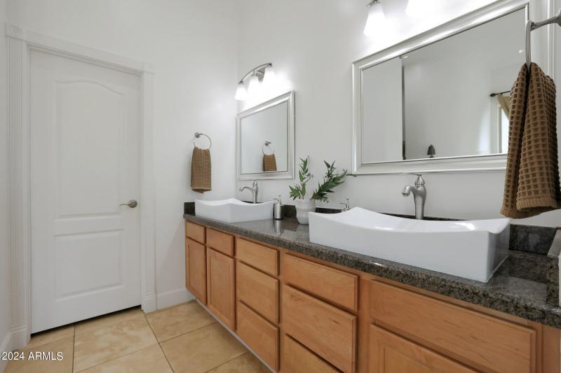 Dual sinks at primary