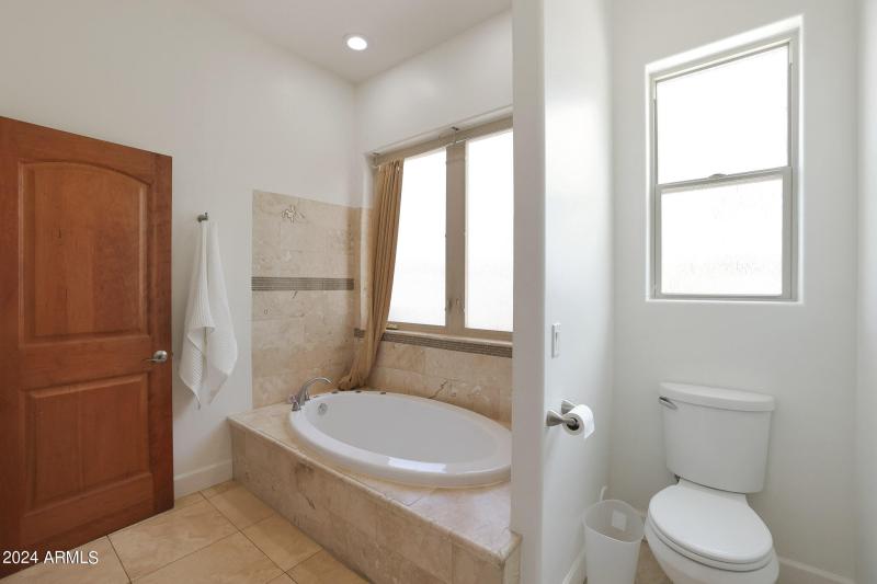 Jack/Jill bathroom view 2