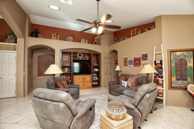 010_17738NPhoenicianDr