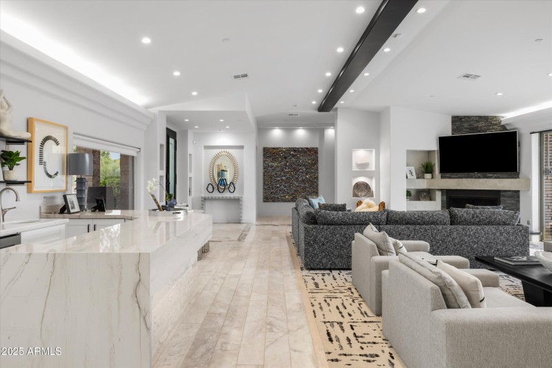 11-8139 E Desert Cove QA_11