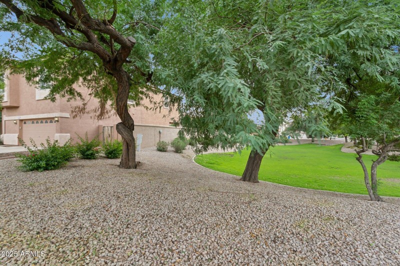 5455 W Buffalo St - Common Area