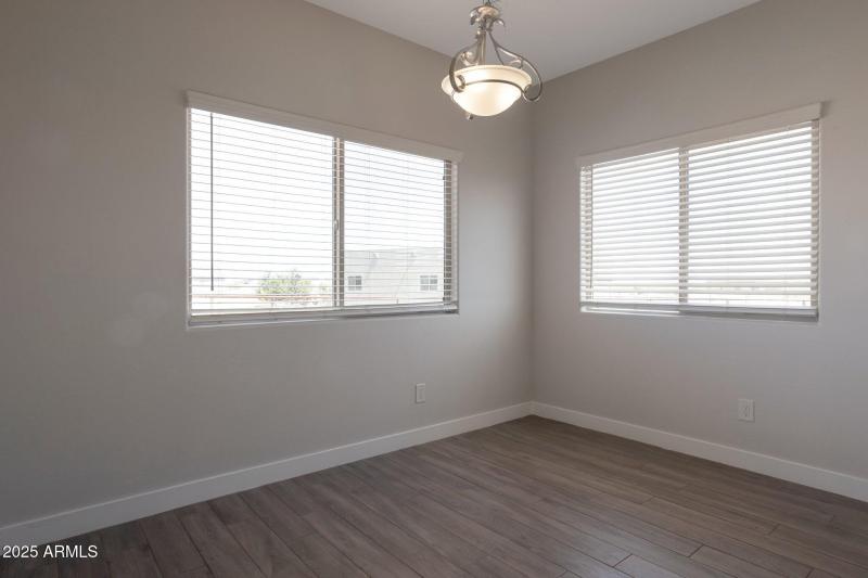 11-web-or-mls-Qp-7843