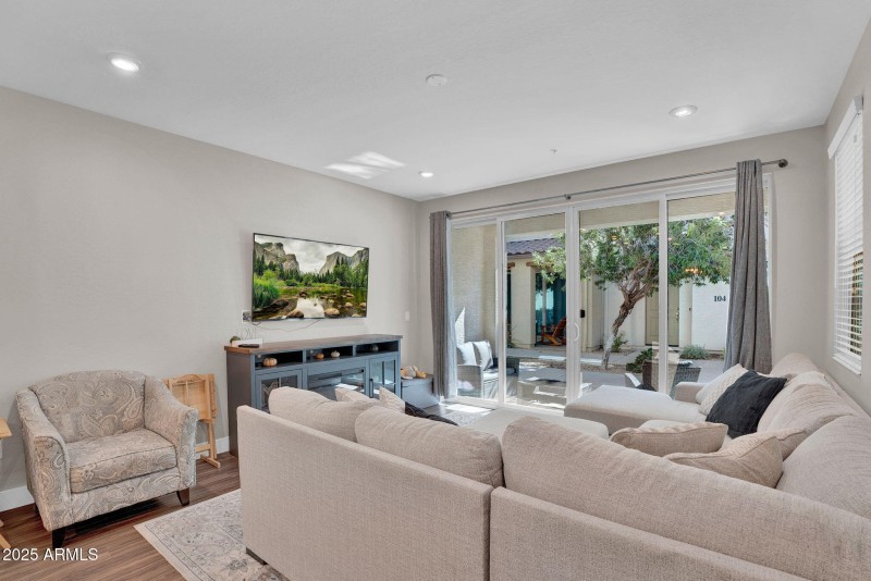 6-web-or-mls-3855 S mcqueen Rd 73-5