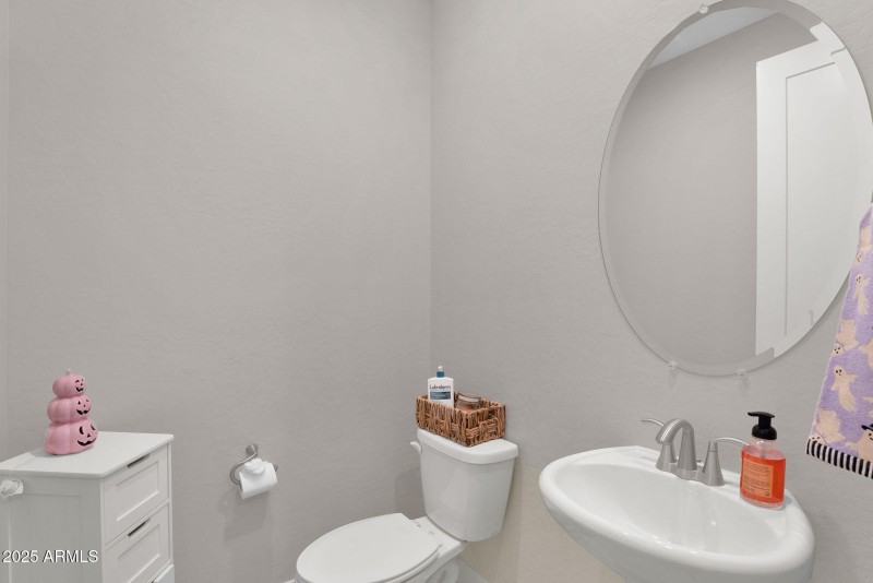 31-web-or-mls-3855 S mcqueen Rd 73-23