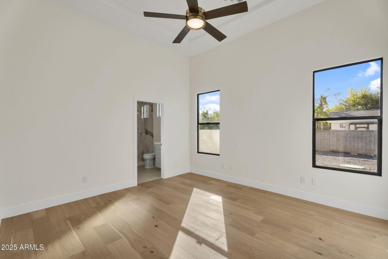 54-web-or-mls-19875 E SIlver Creek Ln-52