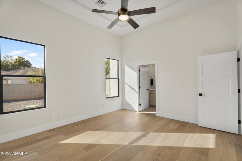 50-web-or-mls-19875 E SIlver Creek Ln-48