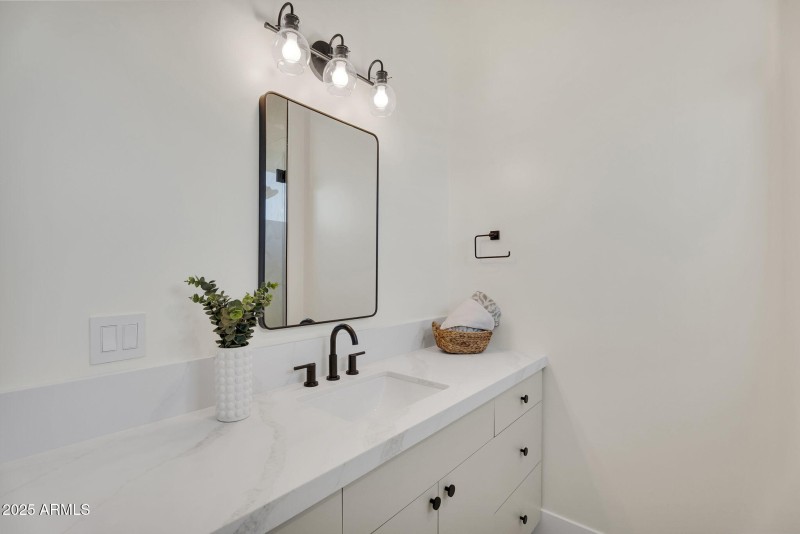 35-web-or-mls-19875 E SIlver Creek Ln-42