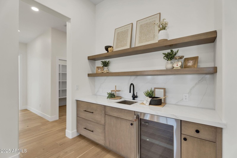 23-web-or-mls-19875 E SIlver Creek Ln-27