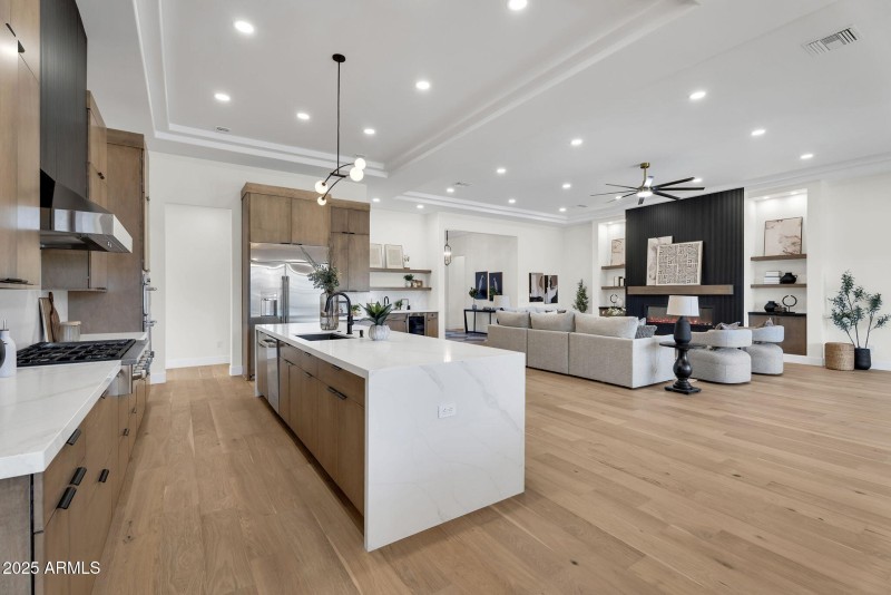 19-web-or-mls-19875 E SIlver Creek Ln-21