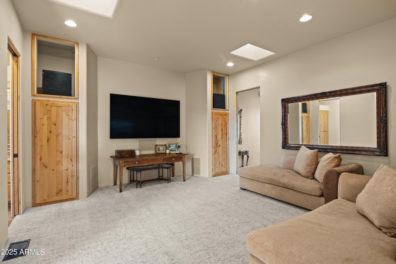 JL_30Tourmaline-interiors-Bedrooms-05