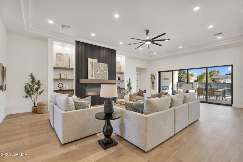 12-web-or-mls-19875 E SIlver Creek Ln-9