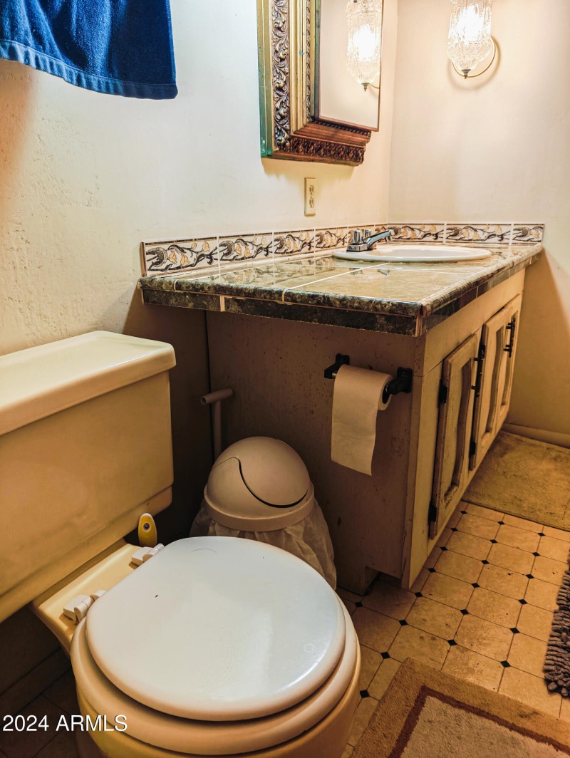 Primary bedroom's bathroom