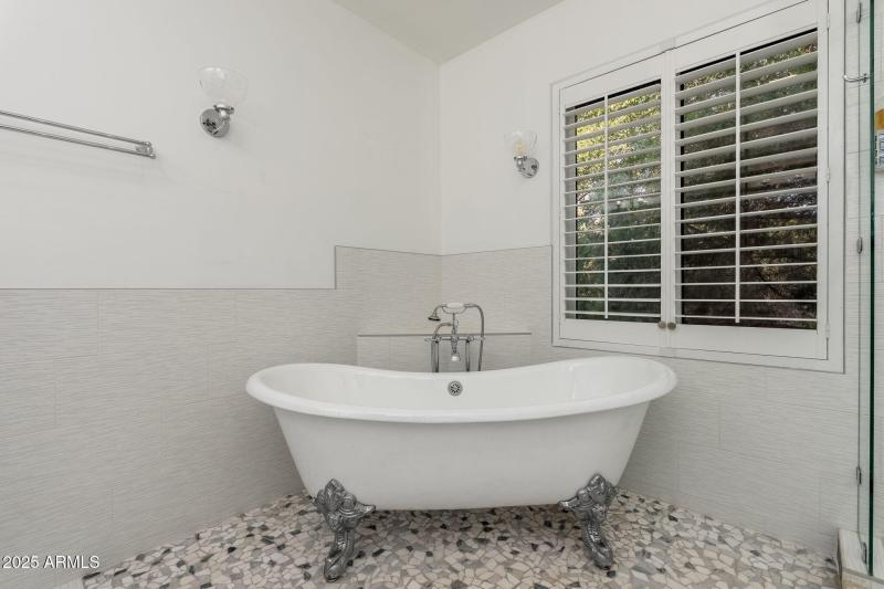 203 S Crescent Moon - 24