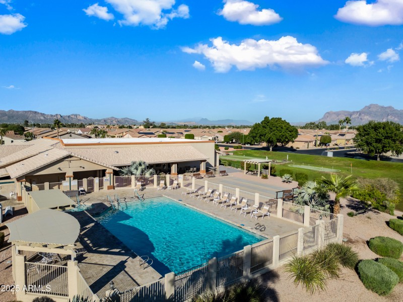 4-MeridianManor-ocupix-Comm