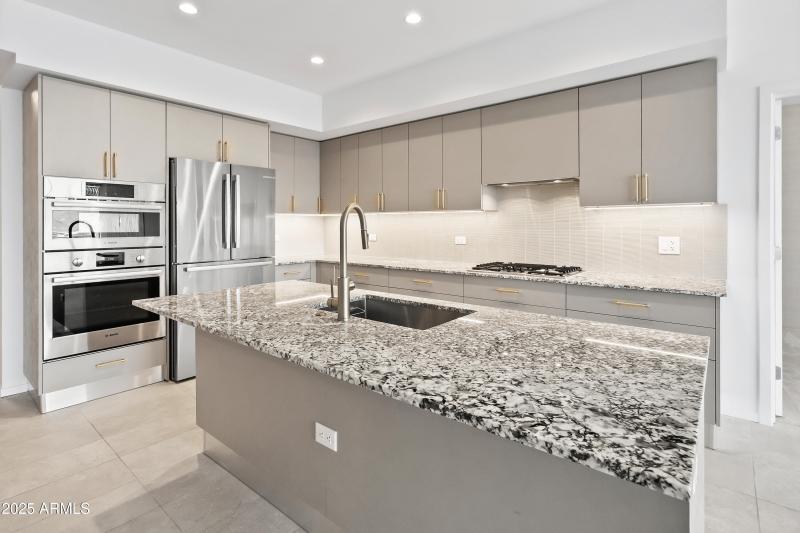 Contemporary Chic Kitchen