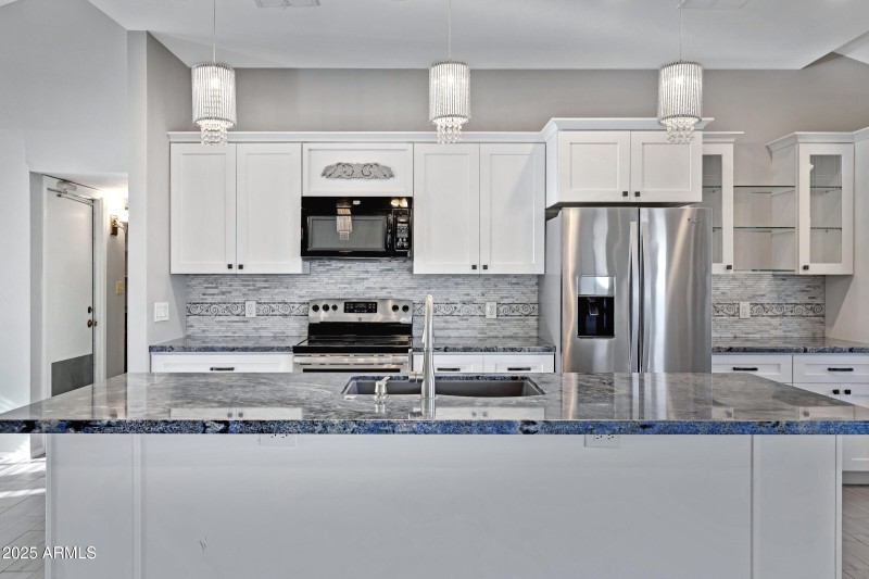 792 W El Monte Pl-11