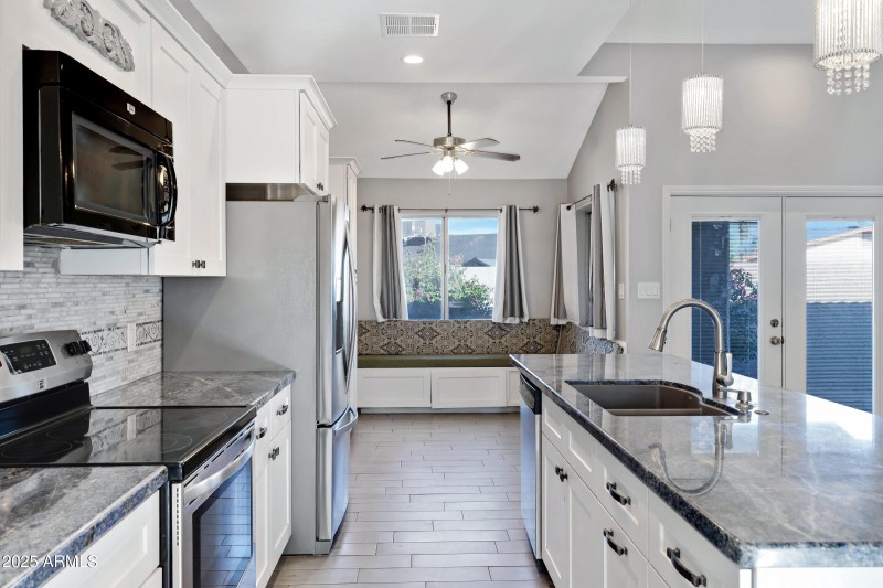 792 W El Monte Pl-14