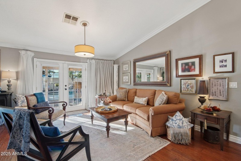 6-web-or-mls-N 62nd St-L2510-006