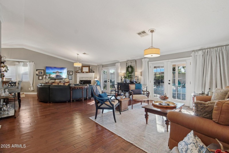 7-web-or-mls-N 62nd St-L2510-007