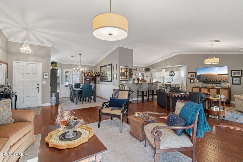 8-web-or-mls-N 62nd St-L2510-008