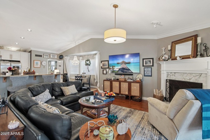 10-web-or-mls-N 62nd St-L2510-010