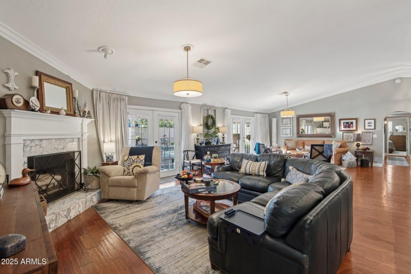 11-web-or-mls-N 62nd St-L2510-011