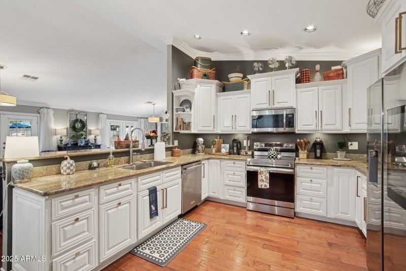 14-web-or-mls-N 62nd St-L2510-014