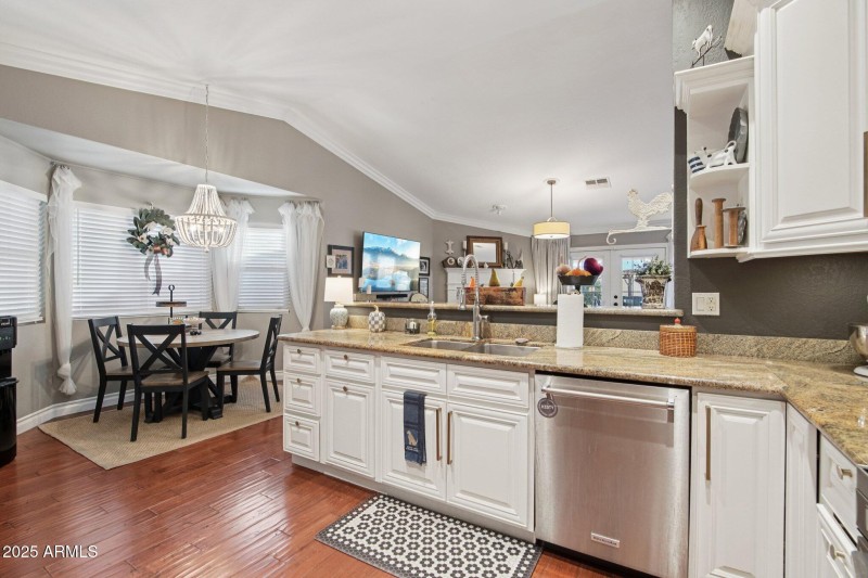 16-web-or-mls-N 62nd St-L2510-016