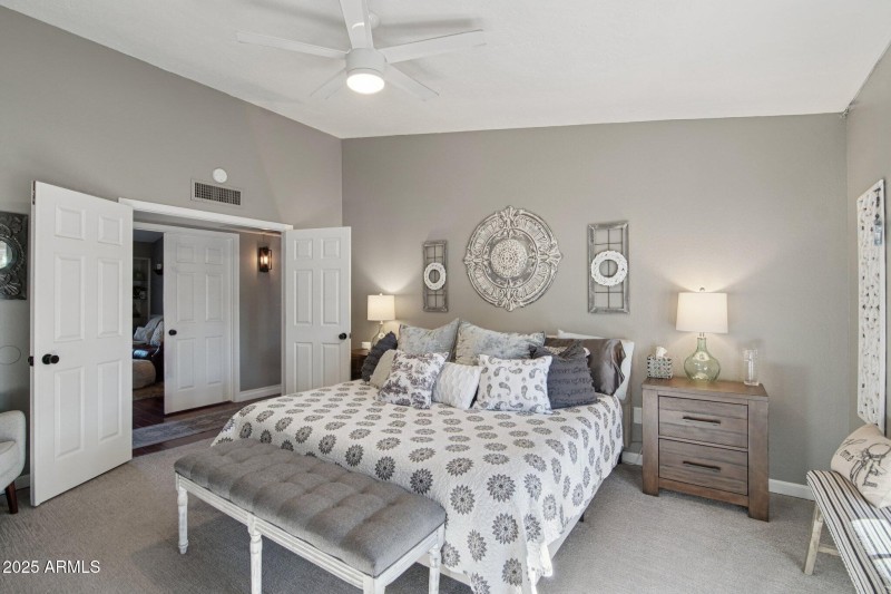 26-web-or-mls-N 62nd St-L2510-026