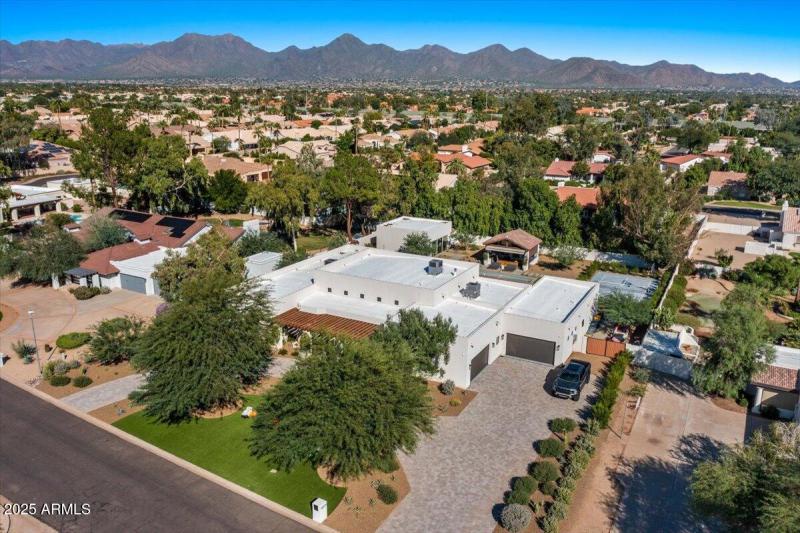 02-Aerial front of home