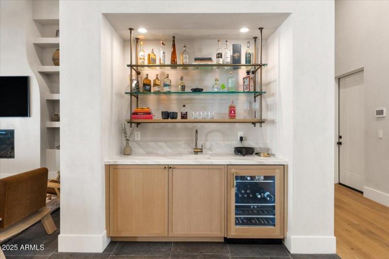 18-Wet Bar