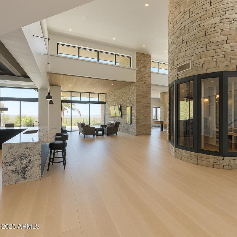 Great Rm w/virtual hardwood